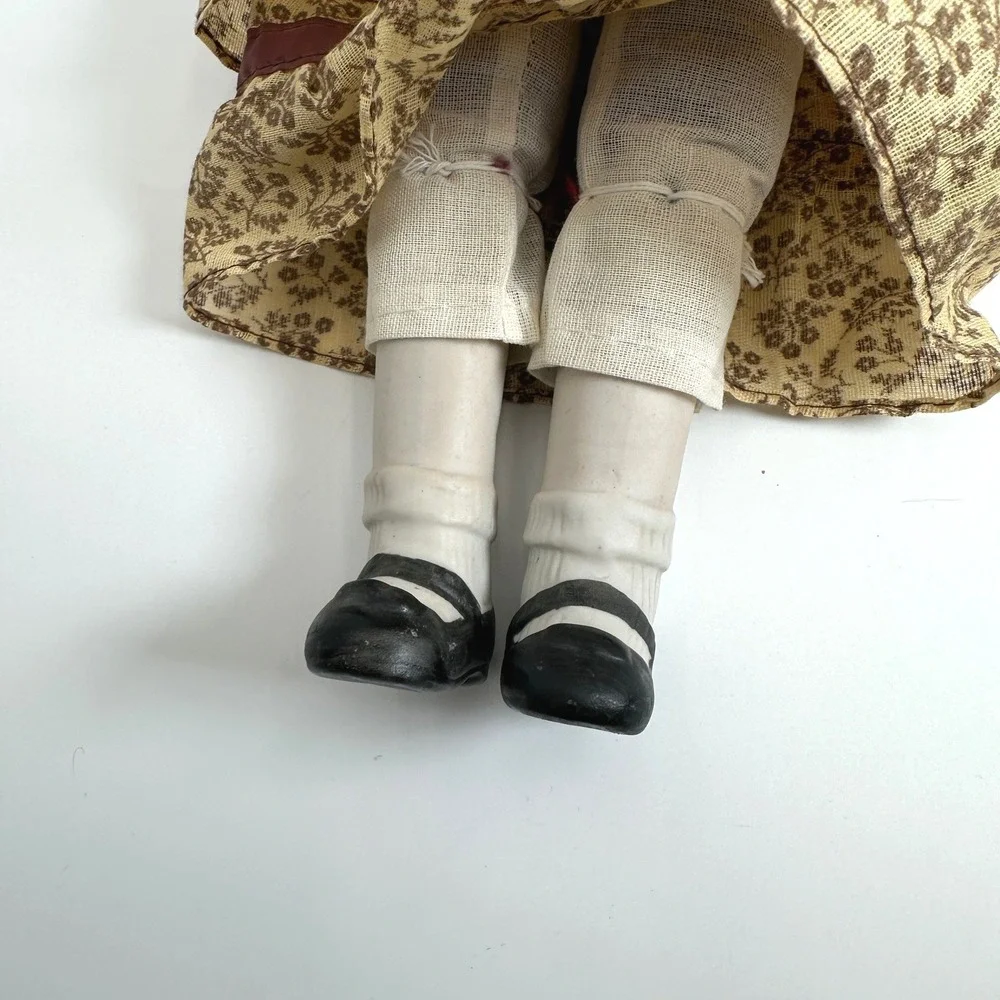 Walda Porcelain Doll‎ Girl 17